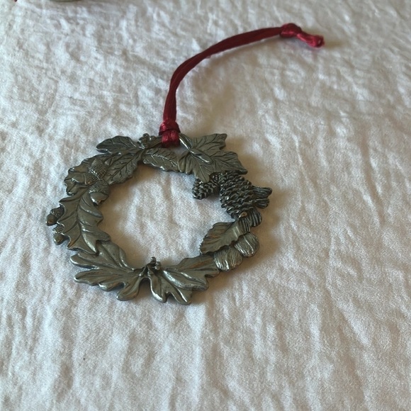 Seagull Pewter: 1995 Vintage Christmas Wreath Ornament- Canada - Picture 8 of 12